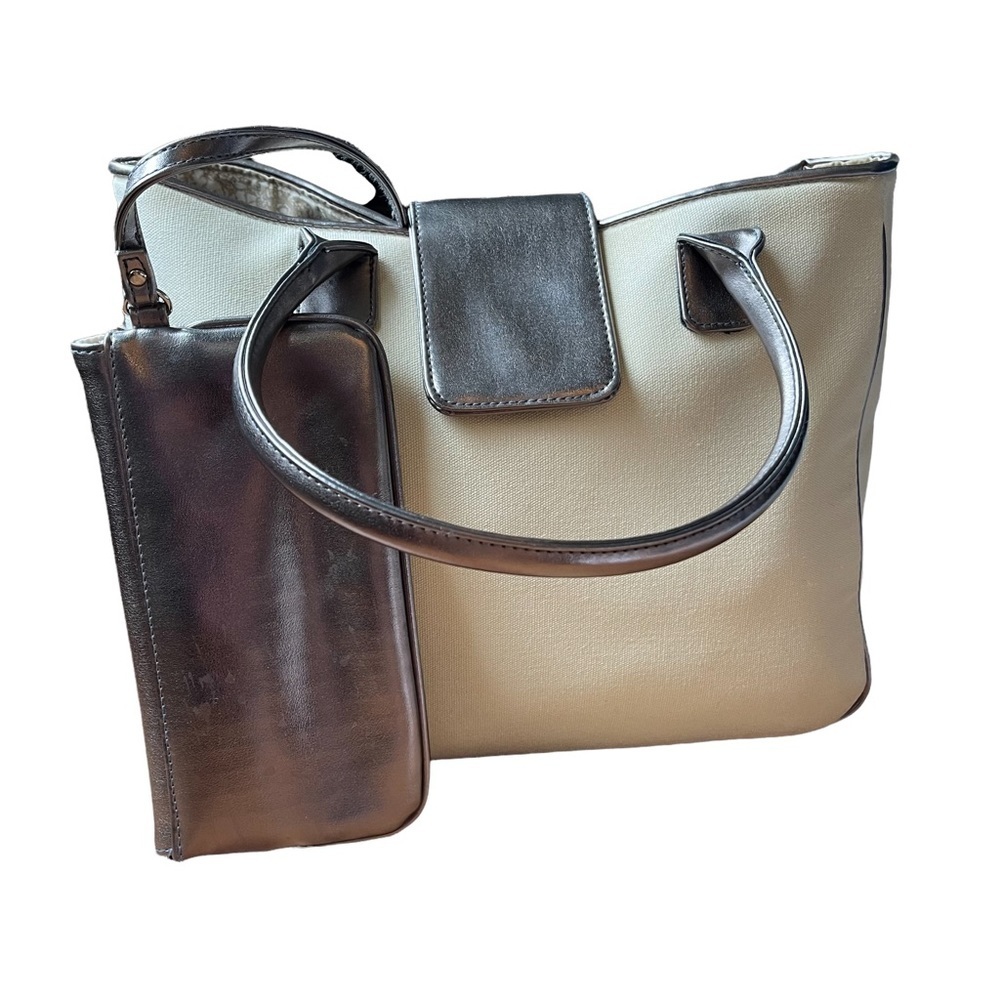 Victoria's Seacrest White and Silver Totes Handbags‎
